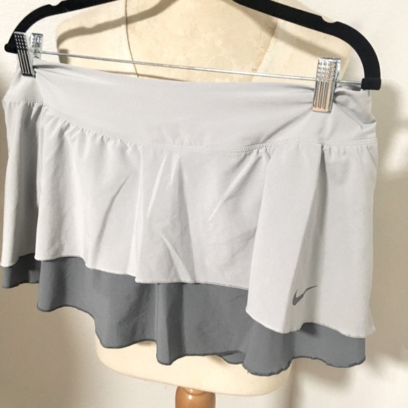 Nike size large two toned two layered tennis skirt - Picture 5 of 9